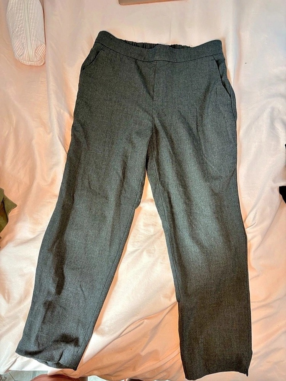 Banana Republic Women’s Gray Tapered Pants Size 6 Petite